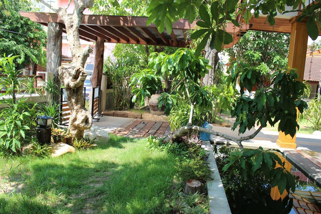 Tree Home Plus 나콘시탐마랏 외부 사진