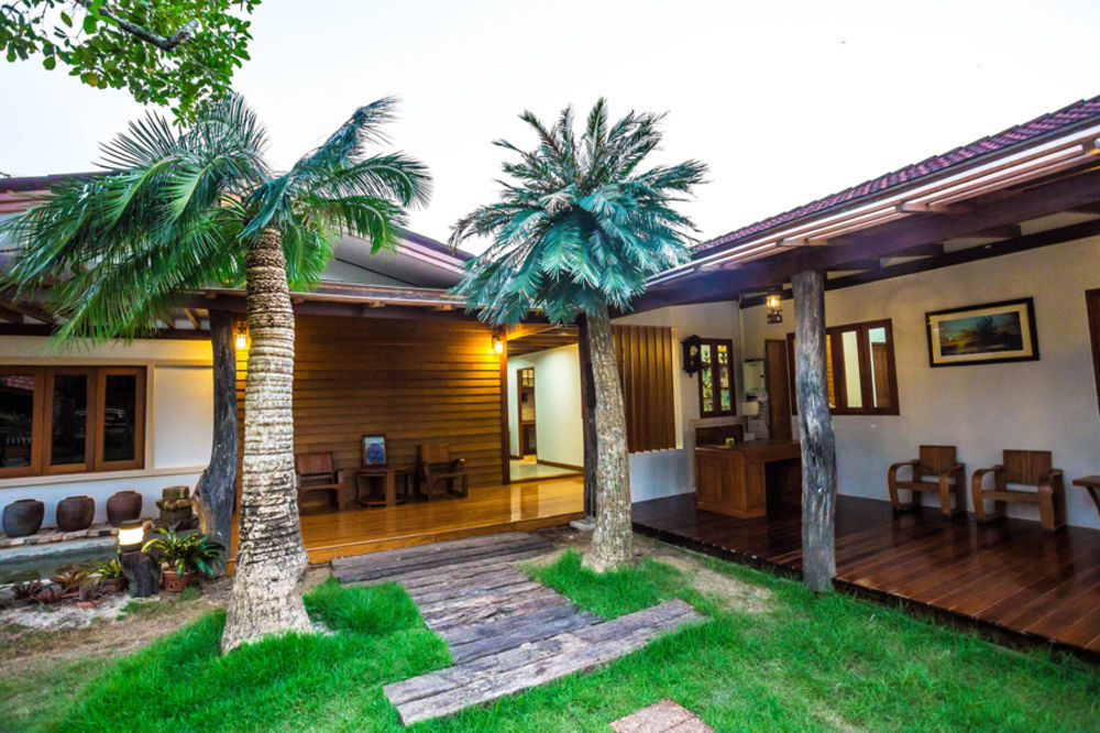 Tree Home Plus 나콘시탐마랏 외부 사진