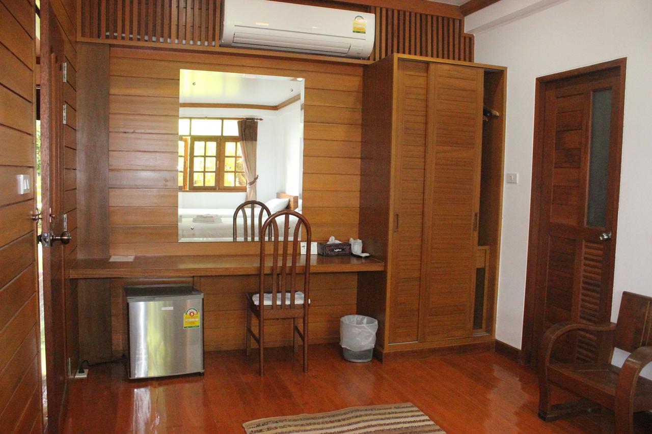 Tree Home Plus 나콘시탐마랏 외부 사진