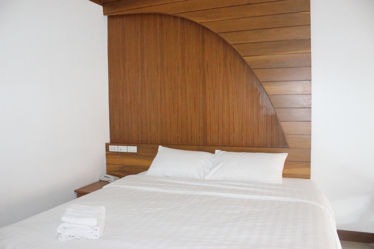 Tree Home Plus 나콘시탐마랏 외부 사진