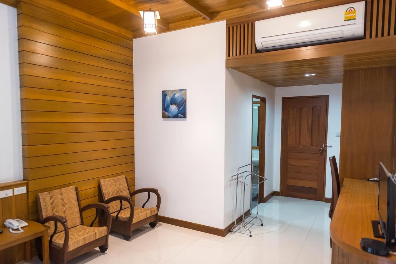 Tree Home Plus 나콘시탐마랏 외부 사진
