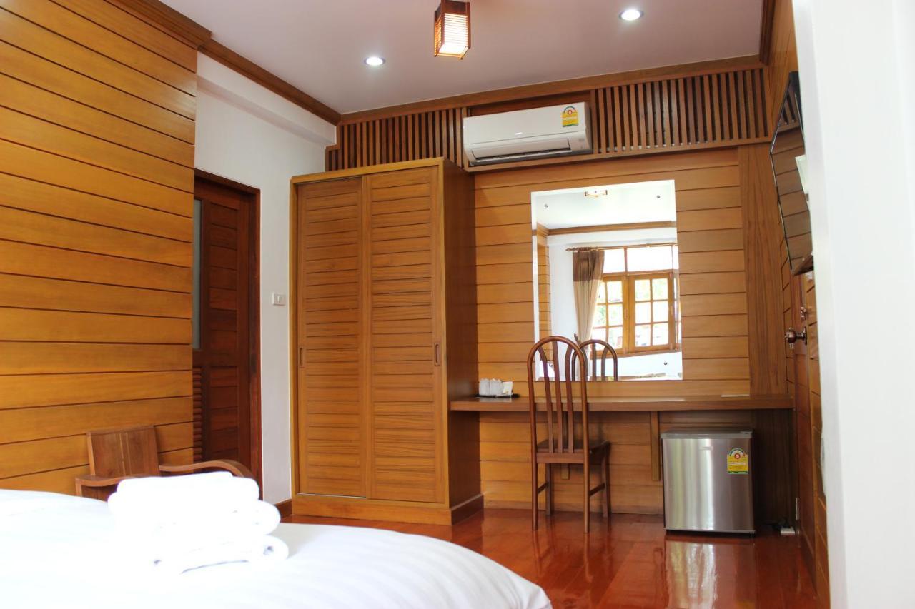Tree Home Plus 나콘시탐마랏 외부 사진